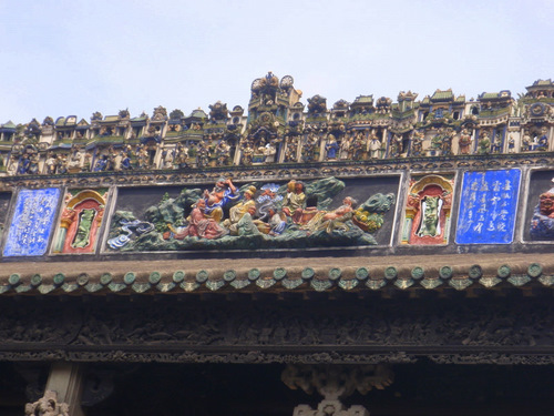Roof lined objects representing many facets of Chinese Lore and Royal Emblems.